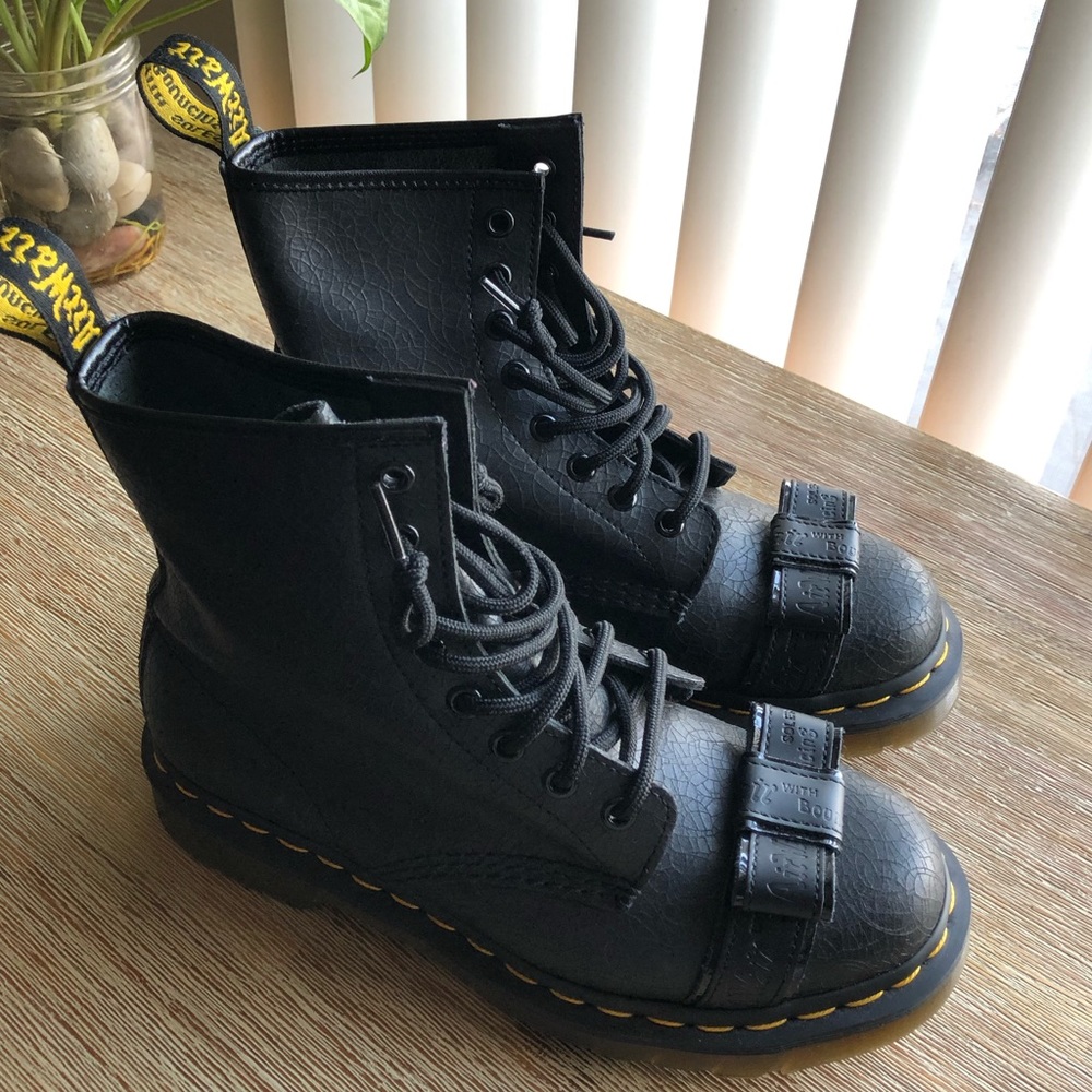 Dr. Martens 1460 Crackle Core Boots
